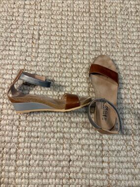 Naot size 37 Leather Wedge Sandals